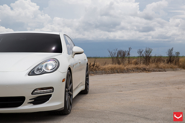 Фото дисков Vossen VFS-1 Сатиновый графит на Porsche Panamera I