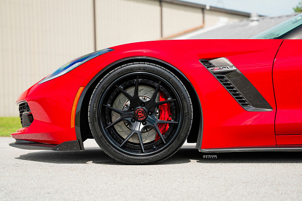 Фото дисков Strasse Wheels SM5R Deep Concave FS Черный матовый на Chevrolet Corvette C7