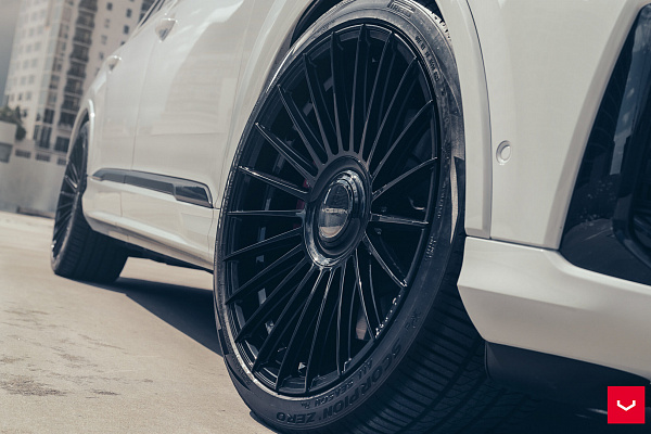 Фото дисков Vossen HF-8 Черный глянец на Audi Q7 (4M)