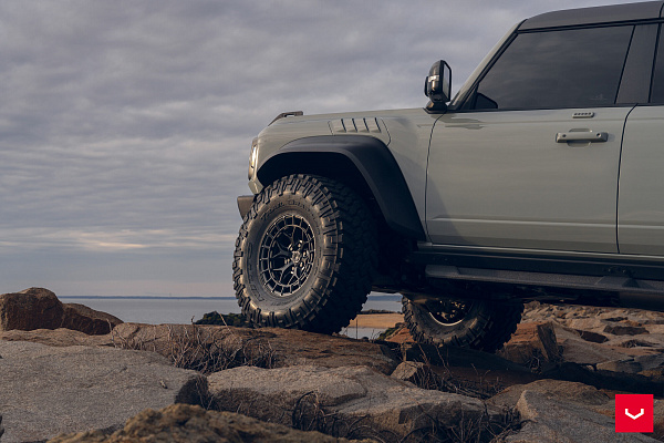 Фото дисков Vossen HFX-1 (6-Lug) Черный сатин на Ford Bronco