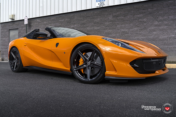 Фото дисков Vossen M-X5 Черный глянец на Ferrari 812
