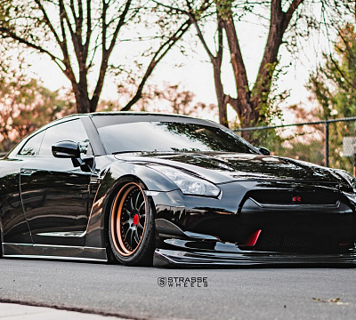 Фото дисков Strasse Wheels R10 Performance на Nissan GT-R