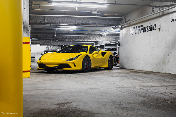 Фото дисков Brixton Forged R11-R Черный глянец на Ferrari F8