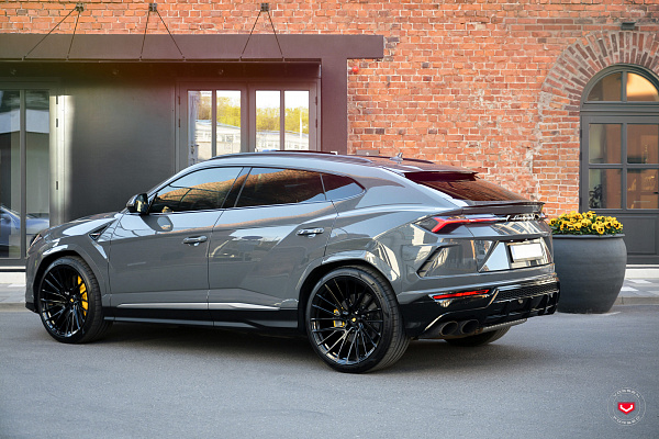 Фото дисков Vossen EVO-6T Черный глянец на Lamborghini Urus