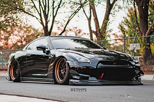 Фото дисков Strasse Wheels R10 Performance Другой цвет на Nissan GT-R