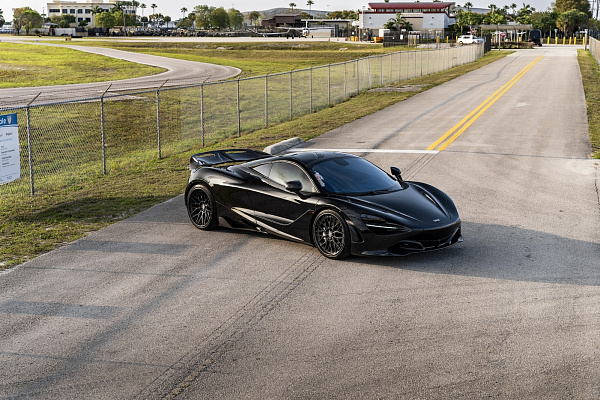 Фото дисков Strasse Wheels SV10M Deep Concave FS Другой цвет на McLaren 720S