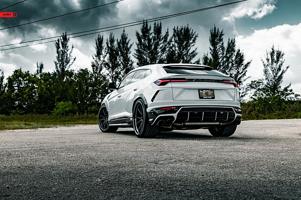 Фото дисков Anrky AN32 Черный сатин на Lamborghini Urus