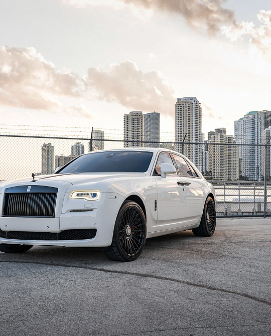 Фото дисков S17-15T Черный глянец на Rolls-Royce Ghost I