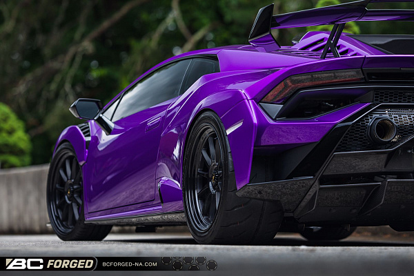 Фото дисков BC Forged TD01 Черный глянец на Lamborghini Huracan