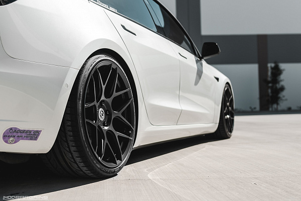 Фото дисков HRE FF01 Черный сатин на Tesla Model 3