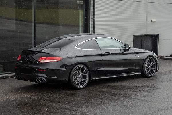 Фото дисков Bola FLY Глянцевый графит на Mercedes-Benz C-Class (W205)