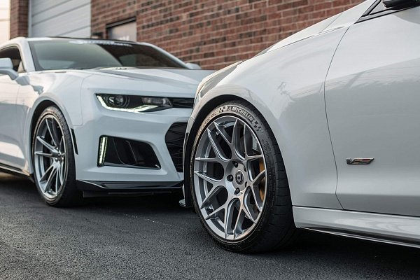 Фото дисков HRE FF01 Серебро на Cadillac ATS