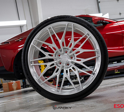 Фото дисков Anrky S1-X1 на Ferrari 812