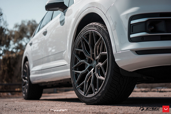 Фото дисков Vossen HF-2 Сатиновый графит на Audi Q7 (4M)