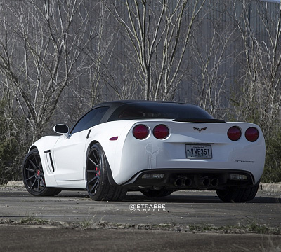 Фото дисков Strasse Wheels R10 Deep Concave на Chevrolet Corvette C6