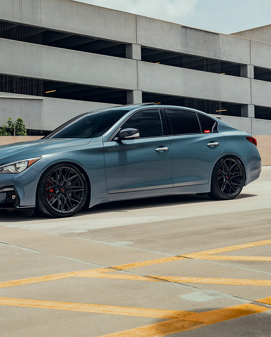 Фото дисков HF-7 Черный глянец на Infiniti Q50