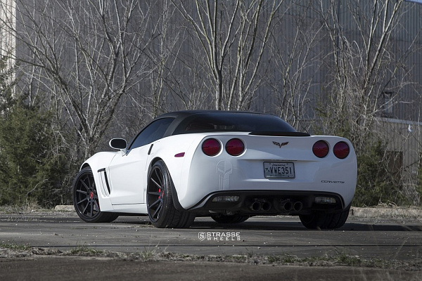 Фото дисков Strasse Wheels R10 Deep Concave Черный сатин на Chevrolet Corvette C6