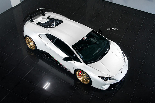 Фото дисков Strasse Wheels SM5RT Deep Concave Monoblock Сатиновое золото на Lamborghini Huracan