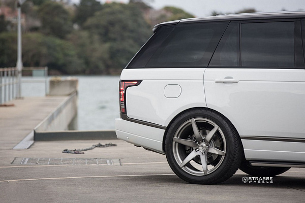 Фото дисков Strasse Wheels S6 Deep Concave Monoblock Сатиновый темный лак на Range Rover IV