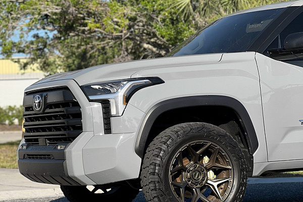Фото дисков 4PLAY 4P06 Сатиновая бронза на Toyota Tundra III