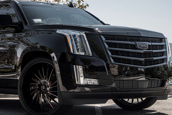 Фото дисков Savini SV64 Другой цвет на Cadillac Escalade IV