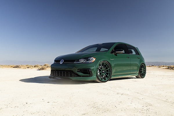 Фото дисков Rotiform DTM Глянцевый лак на Volkswagen Golf VII