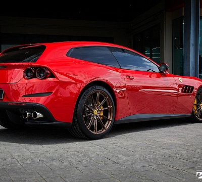 Фото дисков HRE P104SC на Ferrari GTC4Lusso
