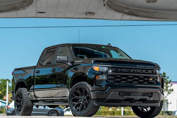 Фото дисков 4PLAY 4P83 Черный глянец на Chevrolet Silverado IV
