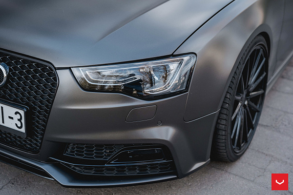 Фото дисков Vossen VFS-2 Черный глянец на Audi A/S/RS 5 (8T)