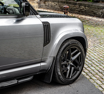 Фото дисков Kahn Type 52 RS на Land Rover Defender II
