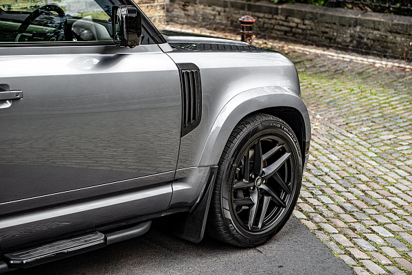 Фото дисков Kahn Type 52 RS Черный сатин на Land Rover Defender II