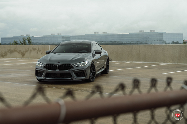 Фото дисков Vossen S17-04 Черный сатин на BMW 8/M8