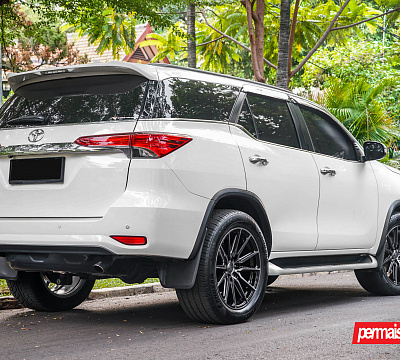 Фото дисков Vossen HF6-1 на Toyota Fortuner II