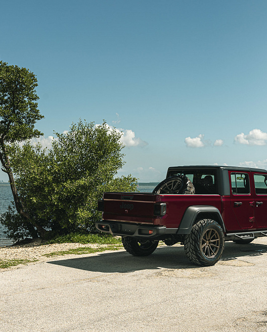 Фото дисков HF-3 Сатиновая бронза на Jeep Gladiator II (JT)