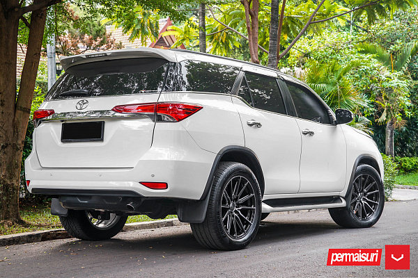 Фото дисков Vossen HF6-1 Алмазная проточка на Toyota Fortuner II