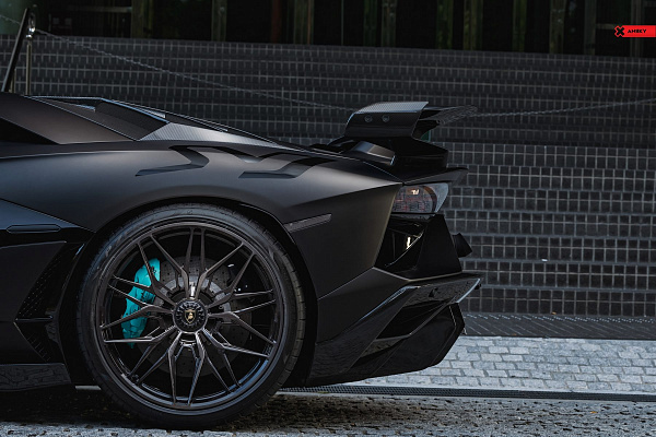 Фото дисков Anrky S1-X1 Глянцевый темный лак на Lamborghini Aventador