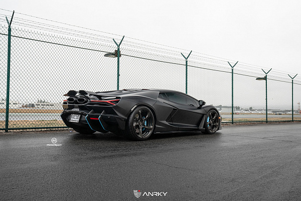 Фото дисков Anrky XR-205 Черный глянец на Lamborghini Revuelto