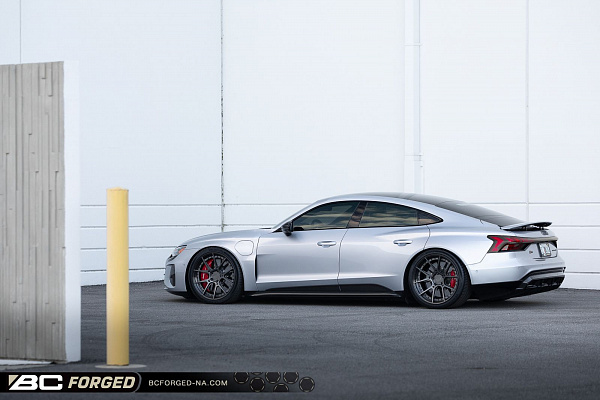 Фото дисков BC Forged HCA165 Матовый графит на Audi E-tron GT