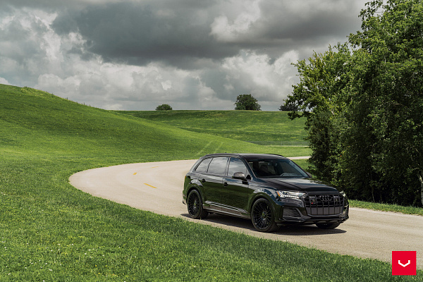 Фото дисков Vossen HF-8 Черный глянец на Audi Q7 (4M)