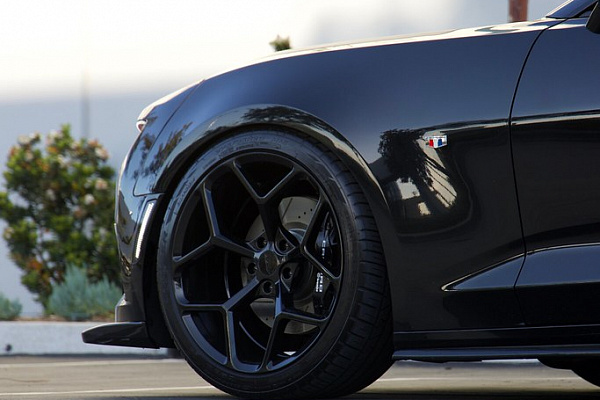 Фото дисков MRR M228 Черный глянец на Chevrolet Camaro VI