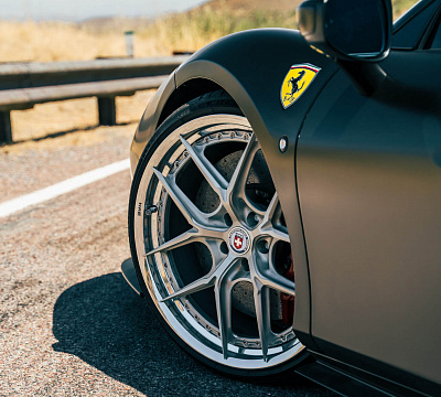 Фото дисков HRE S101SC на Ferrari F8