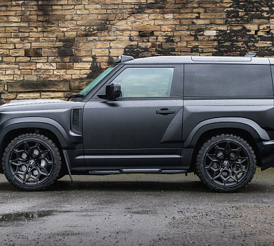 Фото дисков Kahn Type 57 RS на Land Rover Defender II