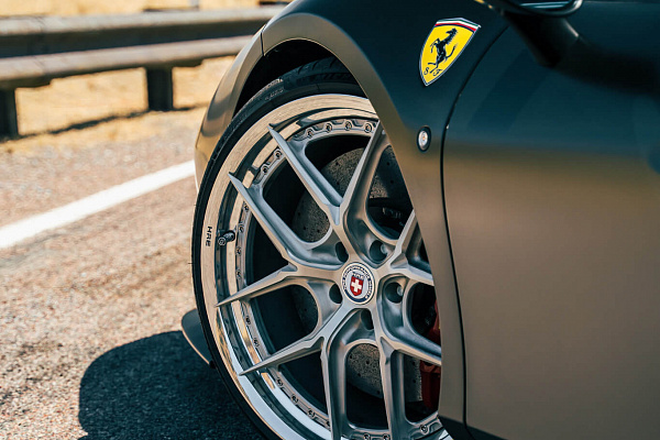 Фото дисков HRE S101SC Сатиновый лак на Ferrari F8