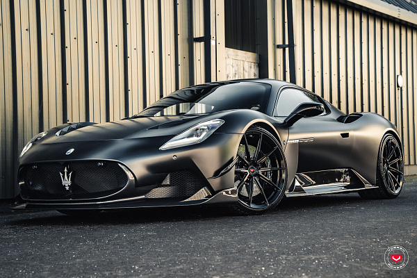 Фото дисков Vossen VPS-1 Черный глянец на Maserati MC20