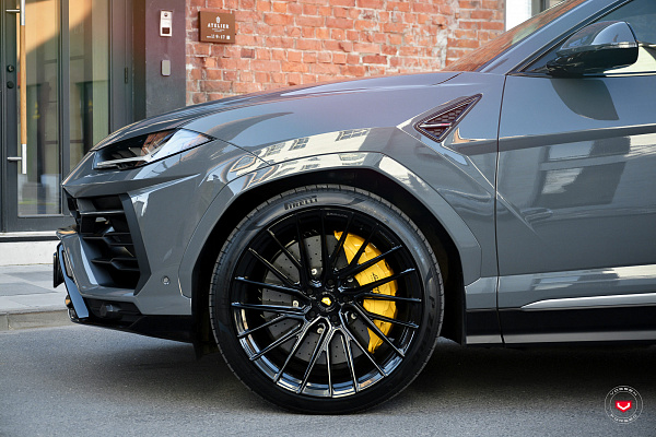 Фото дисков Vossen EVO-6T Черный глянец на Lamborghini Urus