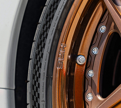 Фото дисков HRE S111SC на Porsche Taycan I