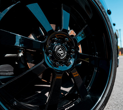 Фото дисков Strasse Wheels T8 Signature на Cadillac Escalade III