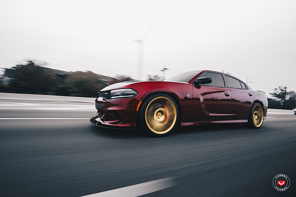 Фото дисков Vossen CG-204 Глянцевое золото на Dodge Charger VII