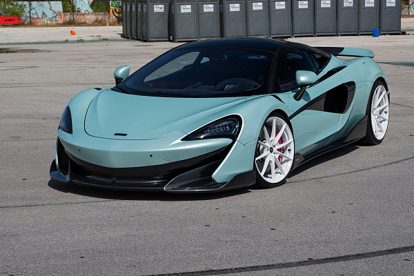 Фото дисков Anrky AN18 Белый глянец на McLaren 600