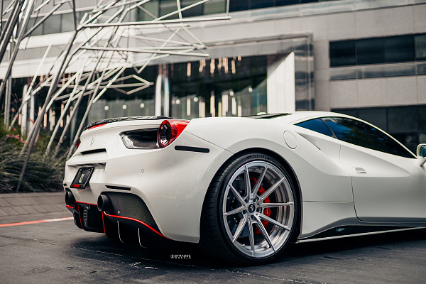 Фото дисков Strasse Wheels SV10 Deep Concave Duoblock Глянцевый лак на Ferrari 488